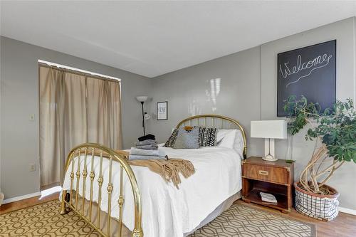 6524 Apollo Road, Vernon, BC - Indoor Photo Showing Bedroom