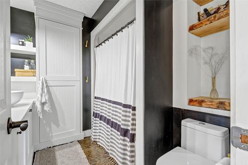 6524 Apollo Road, Vernon, BC - Indoor Photo Showing Bathroom