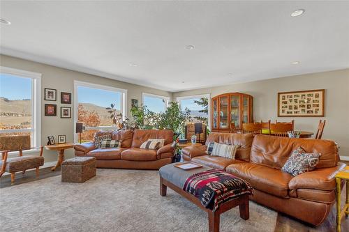 6524 Apollo Road, Vernon, BC - Indoor Photo Showing Living Room