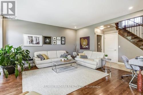 6635 Parkside Road, Niagara Falls (Forestview), ON - Indoor Photo Showing Living Room