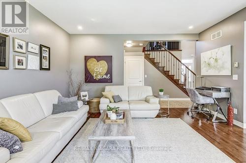 6635 Parkside Road, Niagara Falls (Forestview), ON - Indoor Photo Showing Living Room