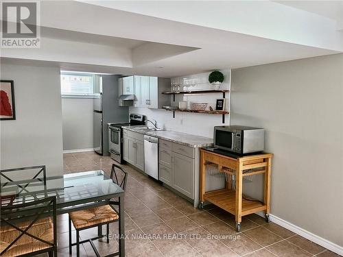 6635 Parkside Road, Niagara Falls (Forestview), ON - Indoor Photo Showing Kitchen