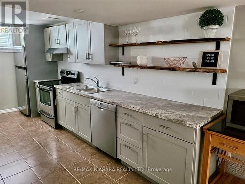 6635 Parkside Road, Niagara Falls (Forestview), ON - Indoor Photo Showing Kitchen With Double Sink