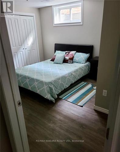 6635 Parkside Road, Niagara Falls (Forestview), ON - Indoor Photo Showing Bedroom