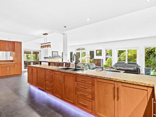 Cuisine - 42A Av. Du Golf, Pointe-Claire, QC - Indoor Photo Showing Kitchen With Double Sink