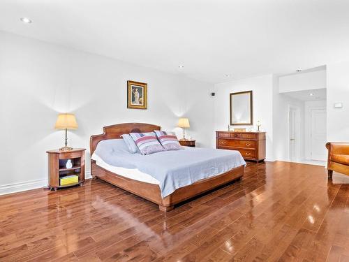 Master bedroom - 42A Av. Du Golf, Pointe-Claire, QC - Indoor Photo Showing Bedroom