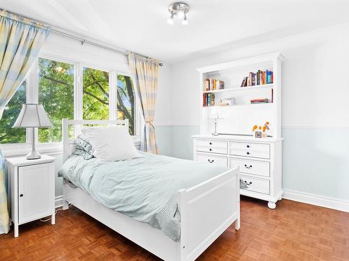 Chambre Ã Â coucher - 42A Av. Du Golf, Pointe-Claire, QC - Indoor Photo Showing Bedroom