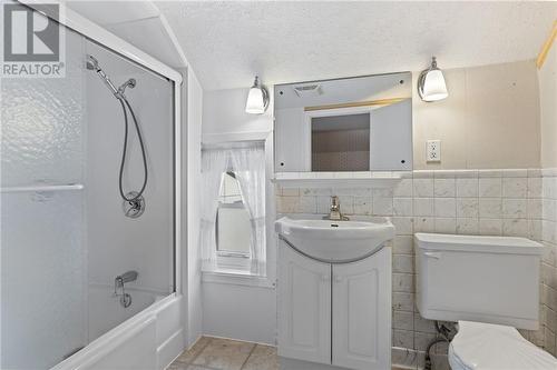 30 Abbott Street, Brockville, ON - Indoor Photo Showing Bathroom