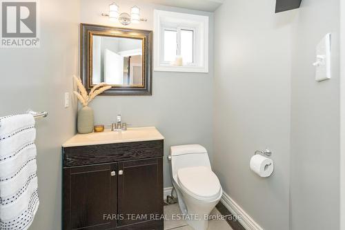 142 Livingstone Street W, Barrie (West Bayfield), ON - Indoor Photo Showing Bathroom