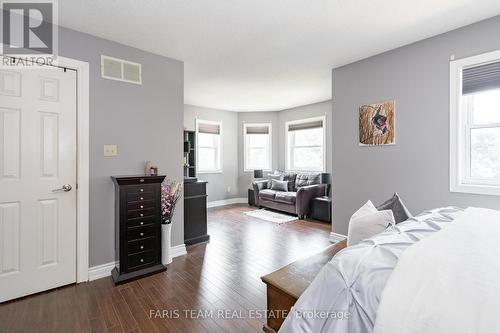 142 Livingstone Street W, Barrie, ON - Indoor Photo Showing Bedroom