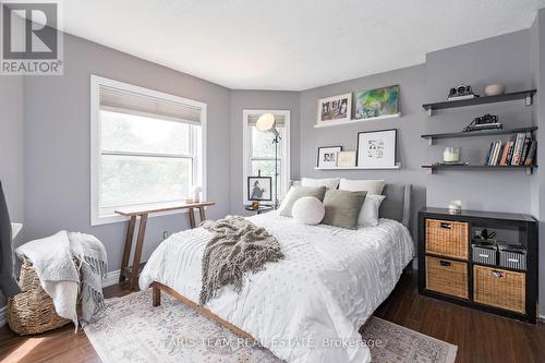 142 Livingstone Street W, Barrie, ON - Indoor Photo Showing Bedroom