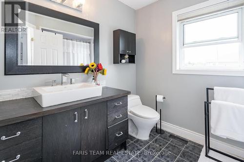 142 Livingstone Street W, Barrie (West Bayfield), ON - Indoor Photo Showing Bathroom