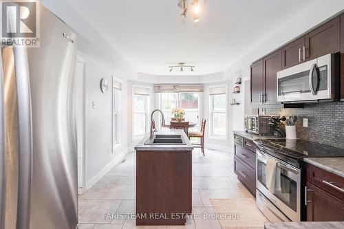 142 Livingstone Street W, Barrie (West Bayfield), ON - Indoor Photo Showing Kitchen With Upgraded Kitchen