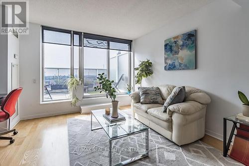 916 - 1040 The Queens Way, Toronto (Islington-City Centre West), ON - Indoor Photo Showing Living Room