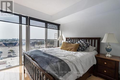 916 - 1040 The Queens Way, Toronto (Islington-City Centre West), ON - Indoor Photo Showing Bedroom