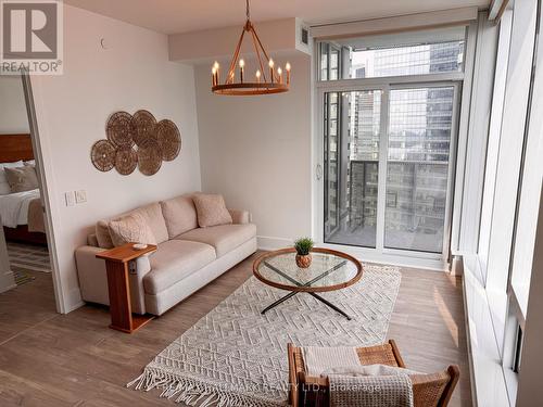 4103 - 10 York Street, Toronto (Waterfront Communities), ON - Indoor Photo Showing Living Room