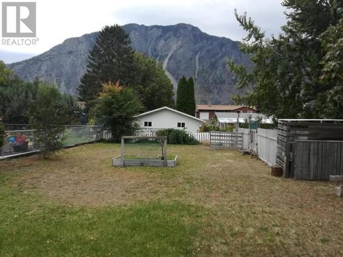 725 2Nd Ave Avenue, Keremeos, BC - Outdoor