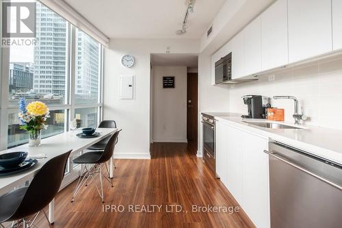 307 - 75 Queens Wharf Road, Toronto, ON - Indoor Photo Showing Kitchen