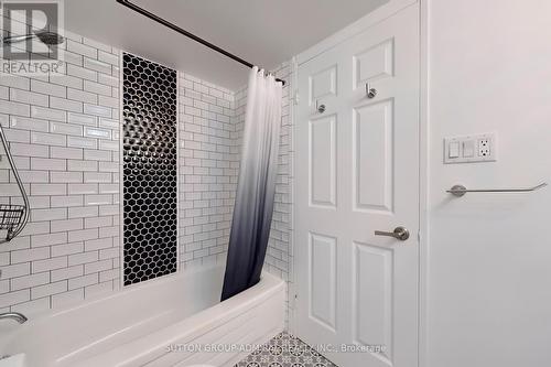 707 - 3000 Bathurst Street, Toronto (Englemount-Lawrence), ON - Indoor Photo Showing Bathroom