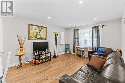 17 Prestwick Avenue, St. Catharines (Oakdale), ON - Indoor Photo Showing Living Room