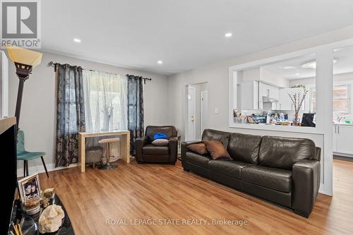 17 Prestwick Avenue, St. Catharines (Oakdale), ON - Indoor Photo Showing Living Room