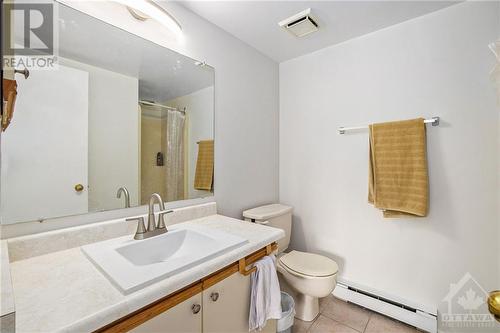 156 Rushford Private, Ottawa, ON - Indoor Photo Showing Bathroom