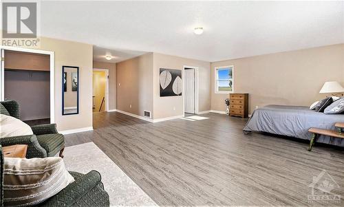 11161 Sandy Row Road, South Mountain, ON - Indoor Photo Showing Bedroom