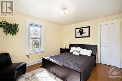 11161 Sandy Row Road, South Mountain, ON - Indoor Photo Showing Bedroom