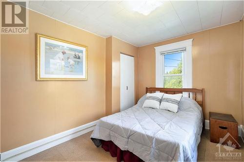 11161 Sandy Row Road, South Mountain, ON - Indoor Photo Showing Bedroom