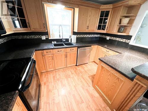 510 Mann Avenue, Radville, SK - Indoor Photo Showing Kitchen With Double Sink