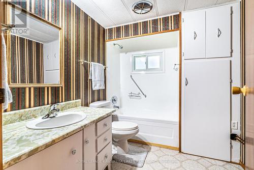 9 Marlene Drive, Kawartha Lakes (Janetville), ON - Indoor Photo Showing Bathroom