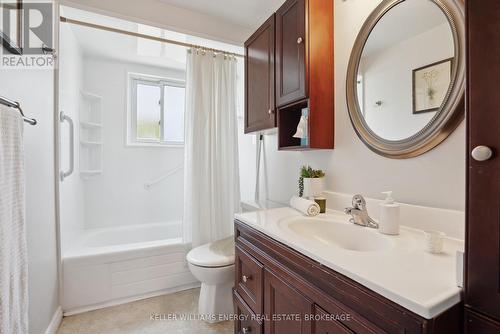 36 - 311 Garden Street, Whitby (Downtown Whitby), ON - Indoor Photo Showing Bathroom