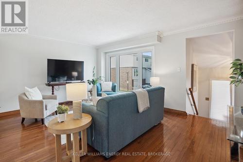 36 - 311 Garden Street, Whitby (Downtown Whitby), ON - Indoor Photo Showing Living Room