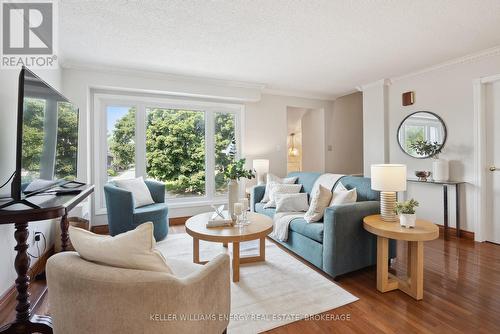 36 - 311 Garden Street, Whitby (Downtown Whitby), ON - Indoor Photo Showing Living Room