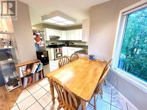 10580 Bonnie Drive, Lake Country, BC - Indoor Photo Showing Dining Room