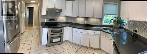 10580 Bonnie Drive, Lake Country, BC - Indoor Photo Showing Kitchen With Double Sink