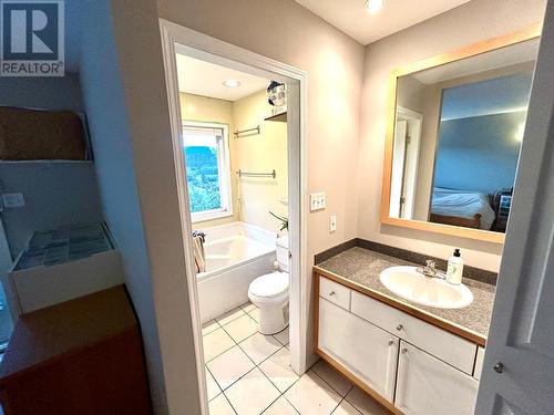 10580 Bonnie Drive, Lake Country, BC - Indoor Photo Showing Bathroom