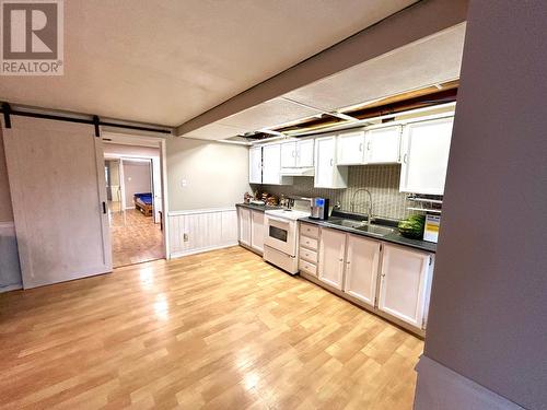 10580 Bonnie Drive, Lake Country, BC - Indoor Photo Showing Kitchen