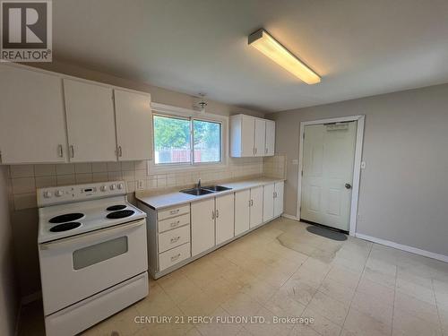 2 - 86 Brock Street E, Oshawa (O'Neill), ON - Indoor Photo Showing Kitchen With Double Sink