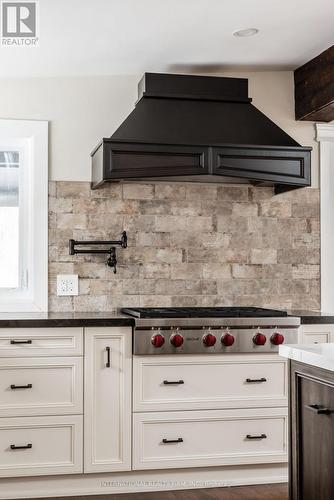 1994 Taunton Road N, Clarington, ON - Indoor Photo Showing Kitchen With Upgraded Kitchen