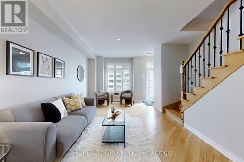 6 Degas Drive, Vaughan (Patterson), ON - Indoor Photo Showing Living Room