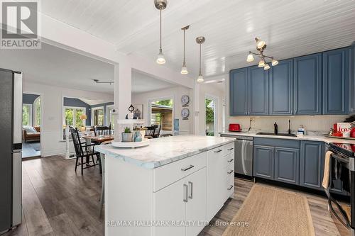 162 Riverbank Drive, Georgina (Pefferlaw), ON - Indoor Photo Showing Kitchen With Upgraded Kitchen