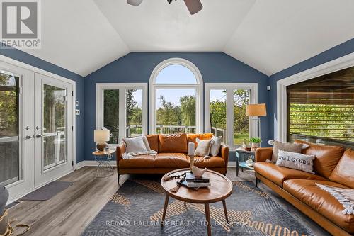 162 Riverbank Drive, Georgina (Pefferlaw), ON - Indoor Photo Showing Living Room