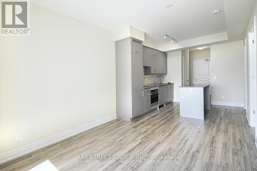 1107 - 9085 Jane Street, Vaughan, ON - Indoor Photo Showing Kitchen