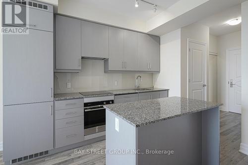 1107 - 9085 Jane Street, Vaughan, ON - Indoor Photo Showing Kitchen