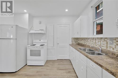 747-749 Niagara Street, Windsor, ON - Indoor Photo Showing Kitchen With Double Sink