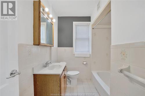 747-749 Niagara Street, Windsor, ON - Indoor Photo Showing Bathroom