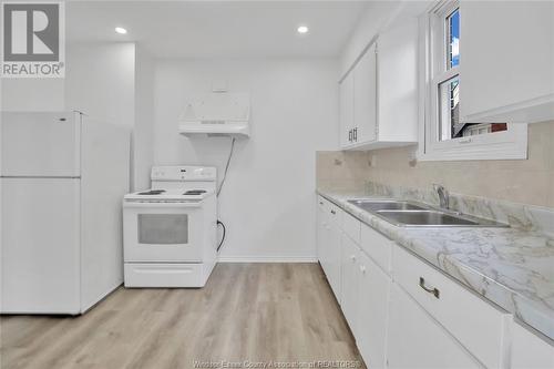 747-749 Niagara Street, Windsor, ON - Indoor Photo Showing Kitchen With Double Sink