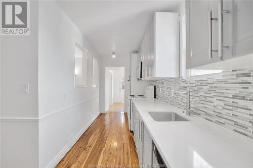 2397 Chandler, Windsor, ON - Indoor Photo Showing Kitchen With Upgraded Kitchen