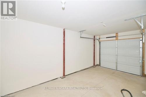 128 Sunflower Place, Welland, ON - Indoor Photo Showing Garage